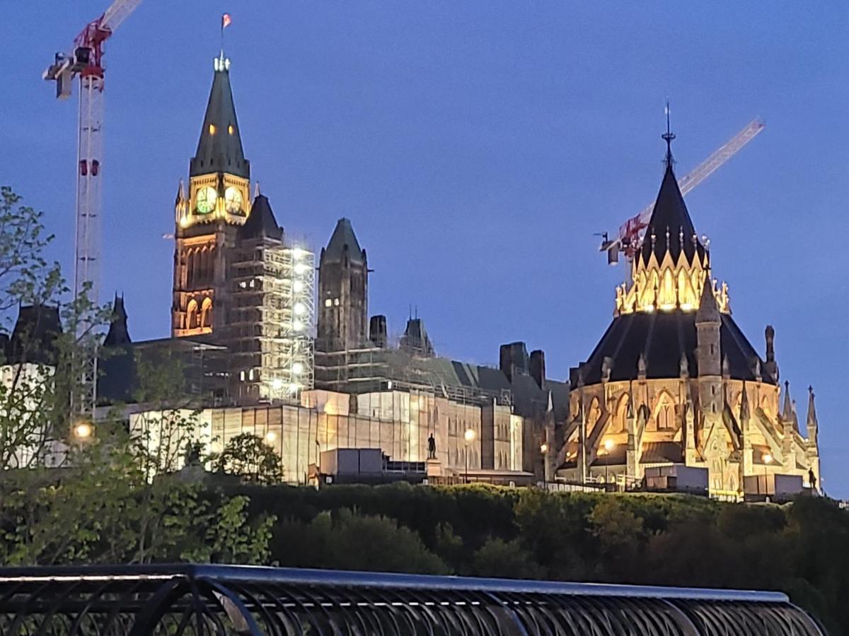 Downtown Ottawa Spacious Room Accommodation エクステリア 写真